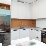Як наклейка на холодильник перетворює кухню: бюджетний спосіб додати стилю та настрою