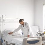 Функциональные кровати для дома и больницы: виды и особенности выбора