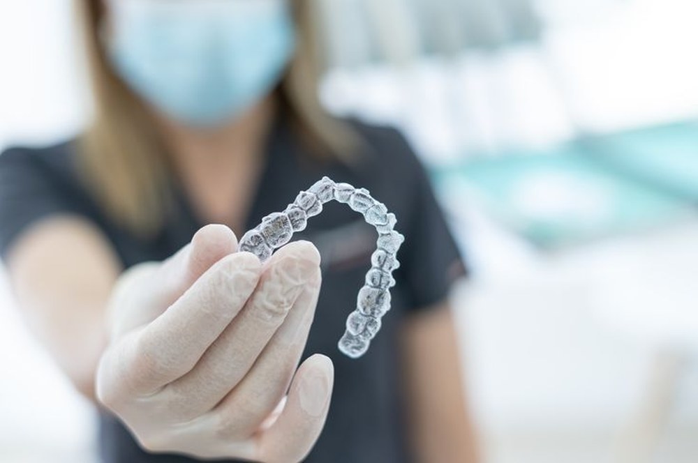 Капи Invisalign — сучасний підхід до корекції зубів без брекетів