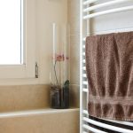 Електрична чи водяна рушникосушка: що зручніше, економніше та довговічніше