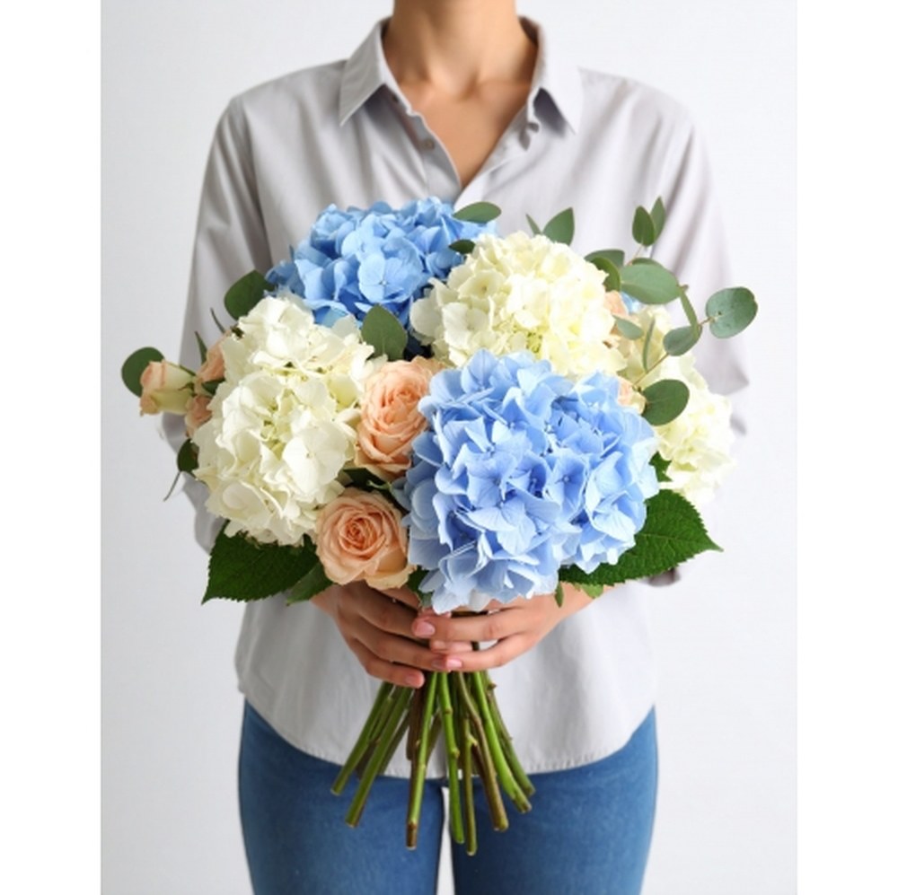 Букет троянд і гортензій «Ніколь»