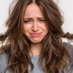 Чому волосся виглядає сухим і неслухняним?