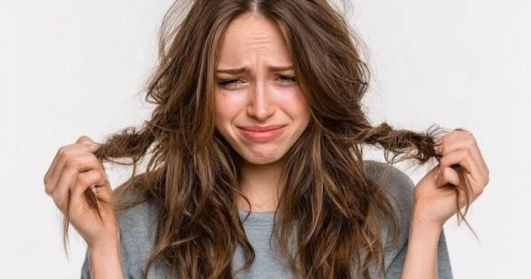 Чому волосся виглядає сухим і неслухняним?