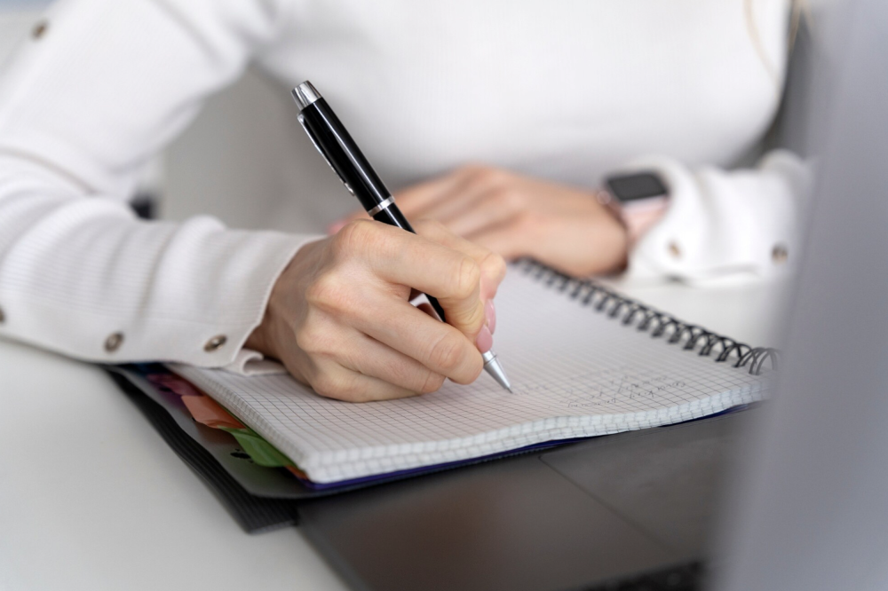 Як пишеться слово “контрадмірал” за новим правописом