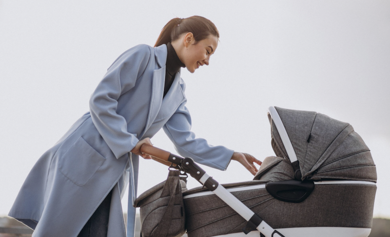 Коли дитину можна перекладати в прогулянкову коляску: поради батькам