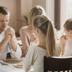 Чи можна їсти після вечірньої молитви: церковні та духовні правила