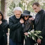 Як написати оголошення про похорон: структура, зразки та некролог