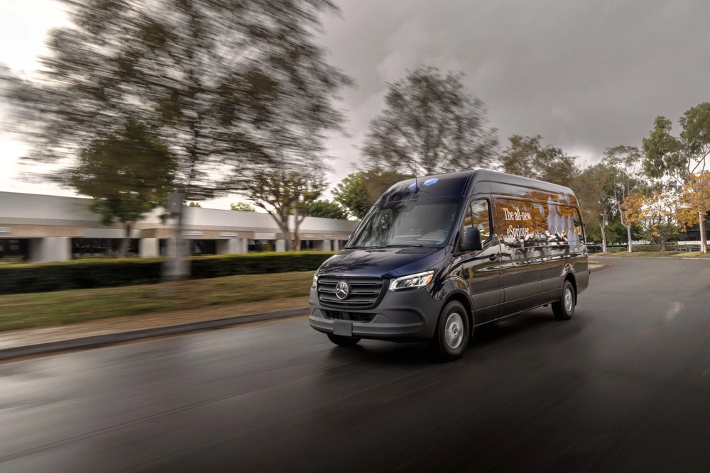 Mercedes-Benz Sprinter: універсальний великий фургон для сервісу та великих обсягів